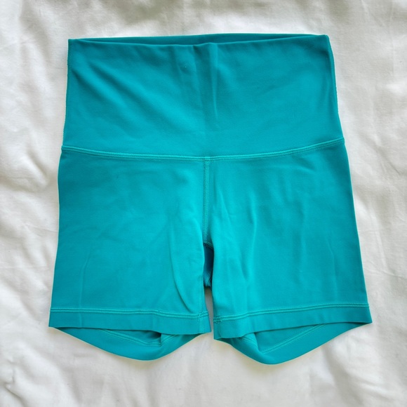 Aritzia TnAction TNABUTTER™ CHEEKY HI-RISE 5" SHORT - Picture 2 of 4